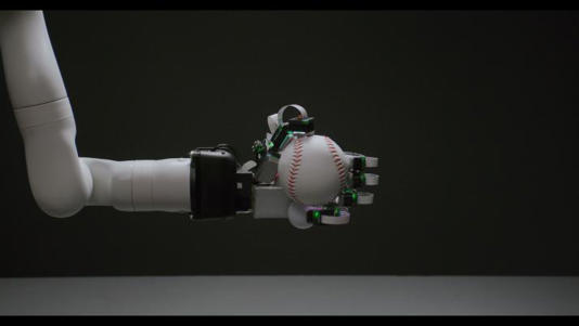 我国科研团队成功研制“全手触觉机器人仿生手”(图2)